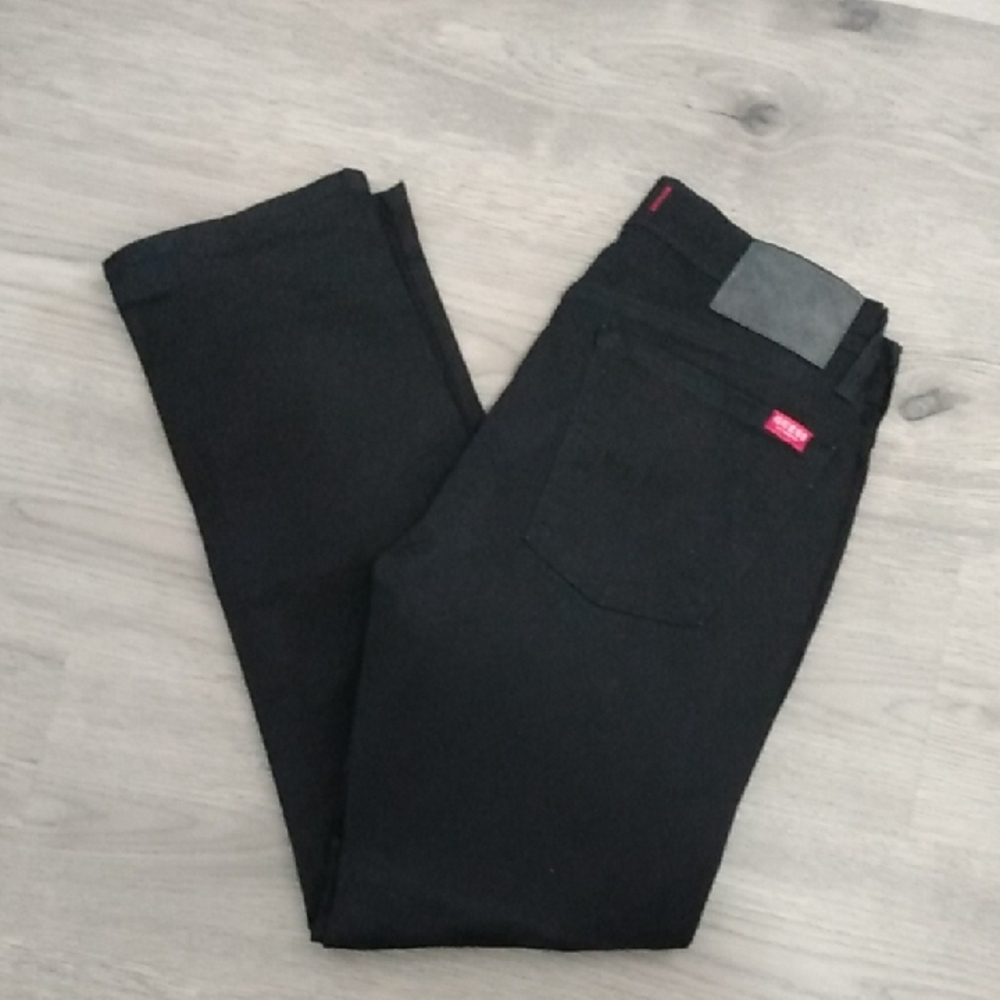 31x30 NWOT Guess Jeans
